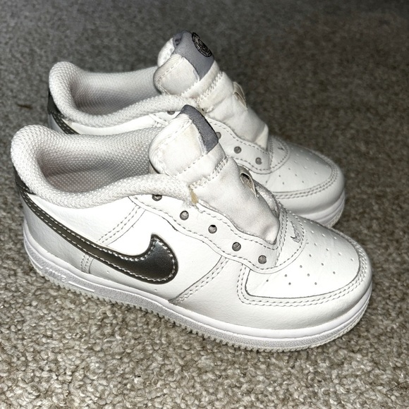 Air Force 1 Low SE White & Silver - Picture 1 of 6